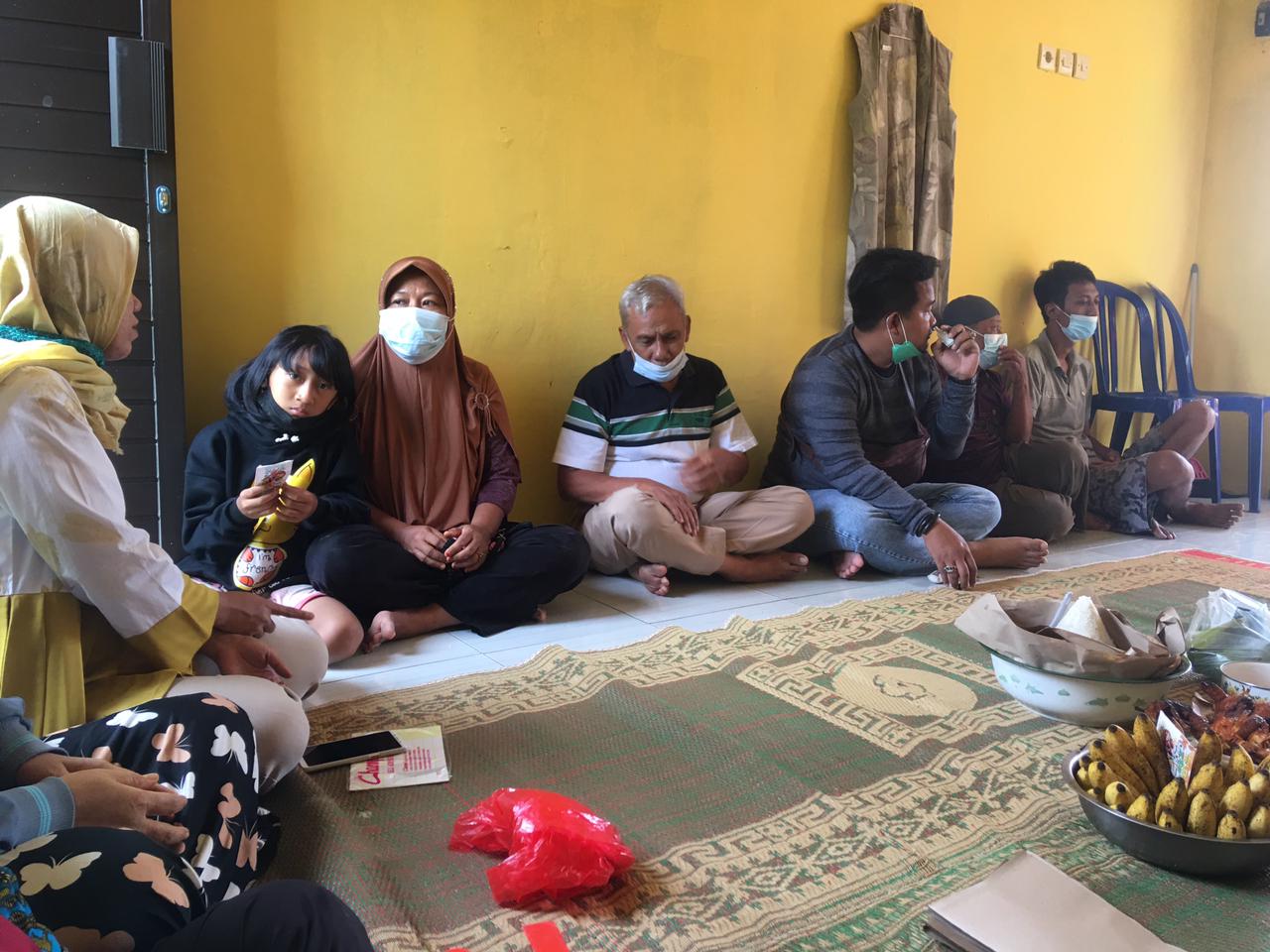 TINGKATKAN PEREKONOMIAN, TP PKK DESA BULU JUAL PRODUK BUATAN WARGA  
